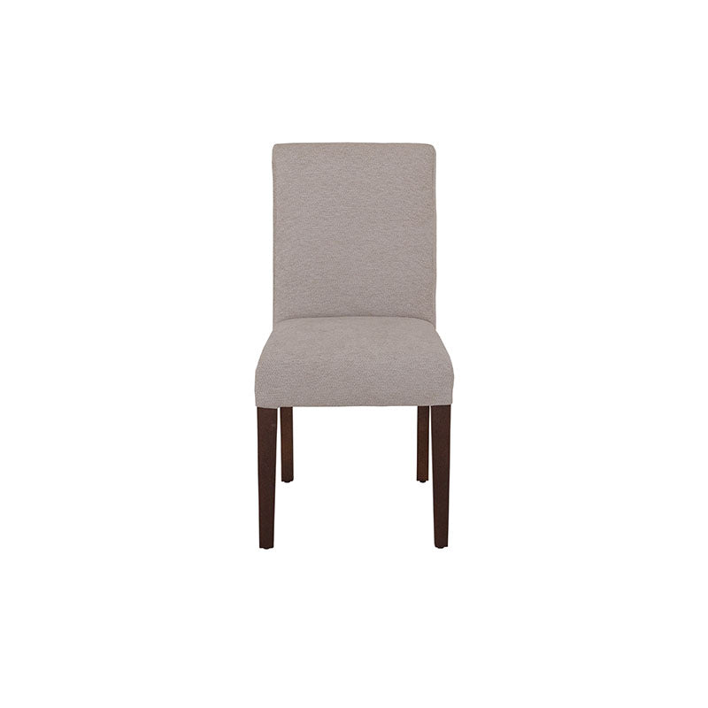 Silla de comedor Ikaro de Deurope, con estructura moderna y asiento acolchado, en ambiente de comedor elegante y luminoso.