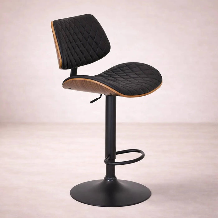 Banco para barra de cromo con asiento de madera termoformada y tapizado en Leather Touch, negro, de deurope.com.mx.