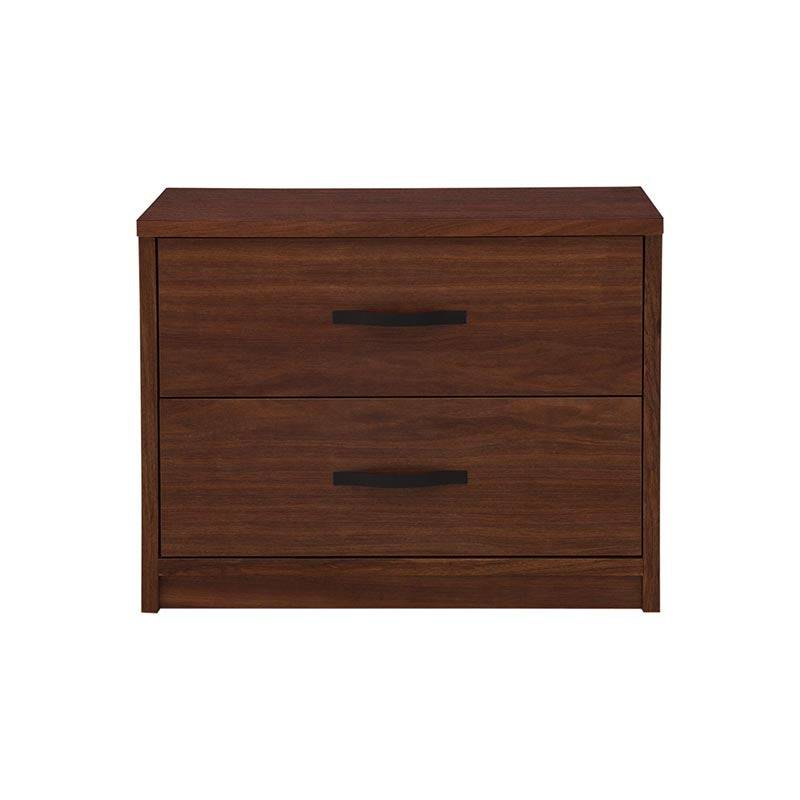 Comoda Bourbon de 5 piezas en color café, madera de pino, con diseño elegante y acabados en estilo recámara.