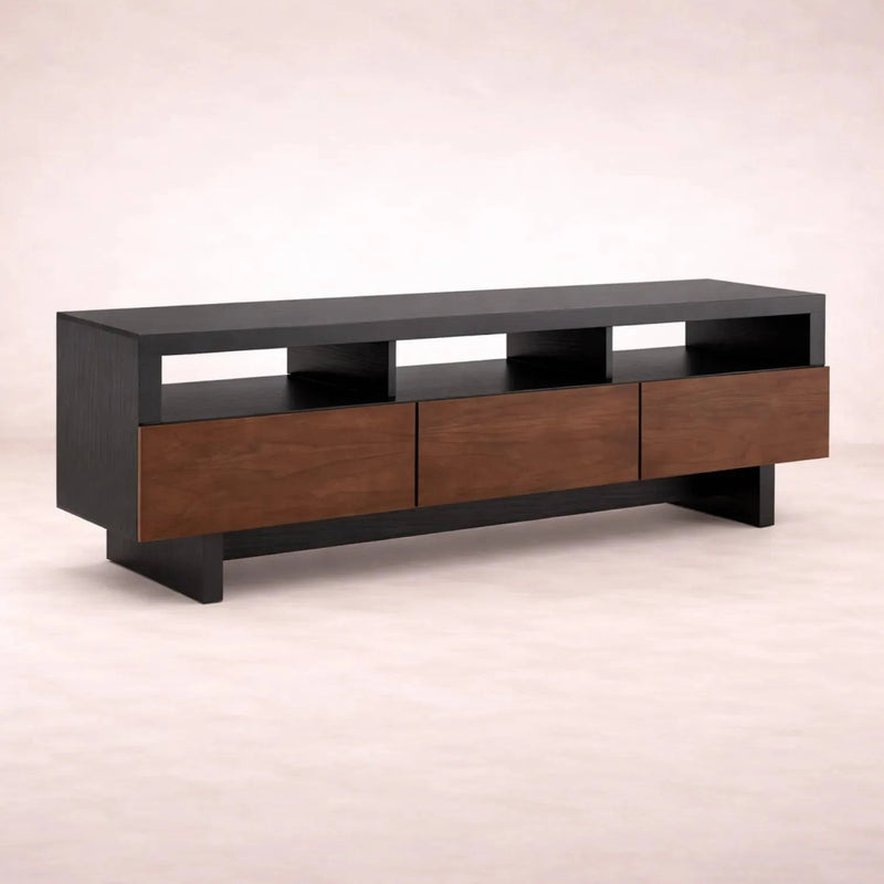 Mueble para TV Ohana de color grafito y nogal, con acabado en textura de encino, de 200 cm de ancho y 65 cm de alto.