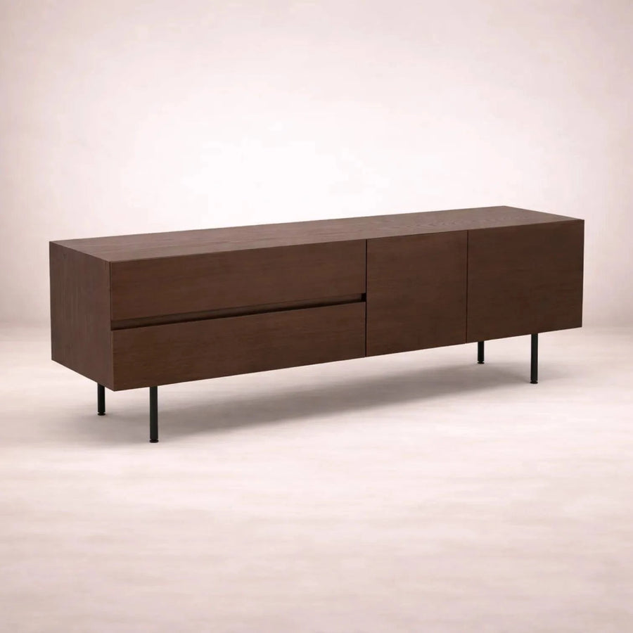 Mueble para TV Zeus de madera en color media, ideal para sala, con espacio para electrónica y estilo moderno.