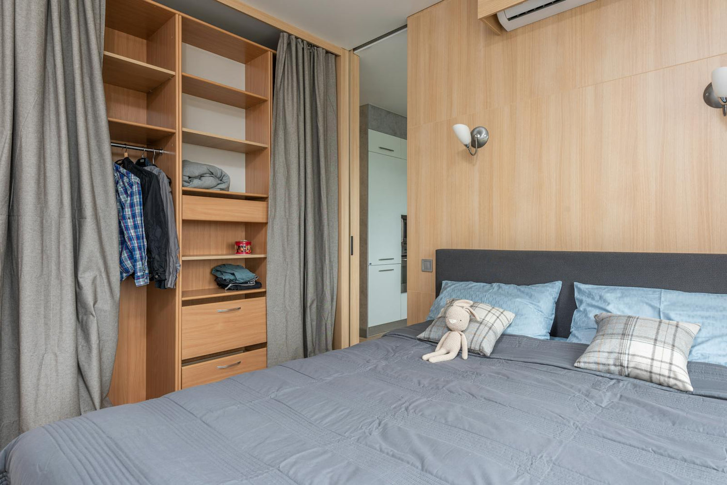 Cama infantil con cajones de almacenamiento integrado