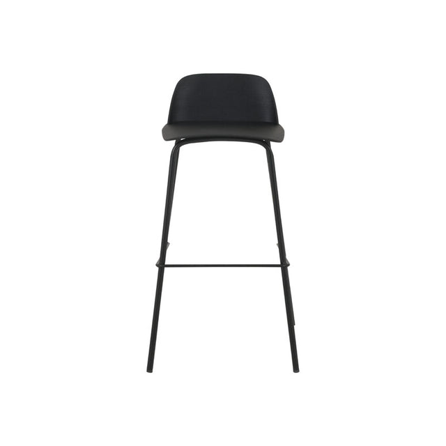 Banco de madera Loran de deurope.com.mx, asiento rectangular y estructura resistente en un ambiente moderno.
