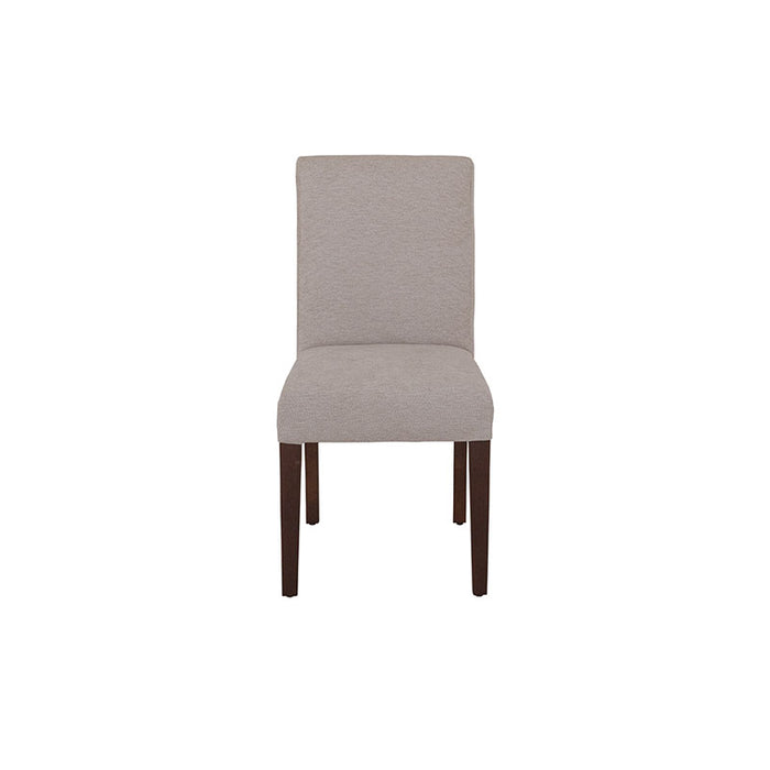 Silla de comedor Ikaro de Deurope, con estructura moderna y asiento acolchado, en ambiente de comedor elegante y luminoso.