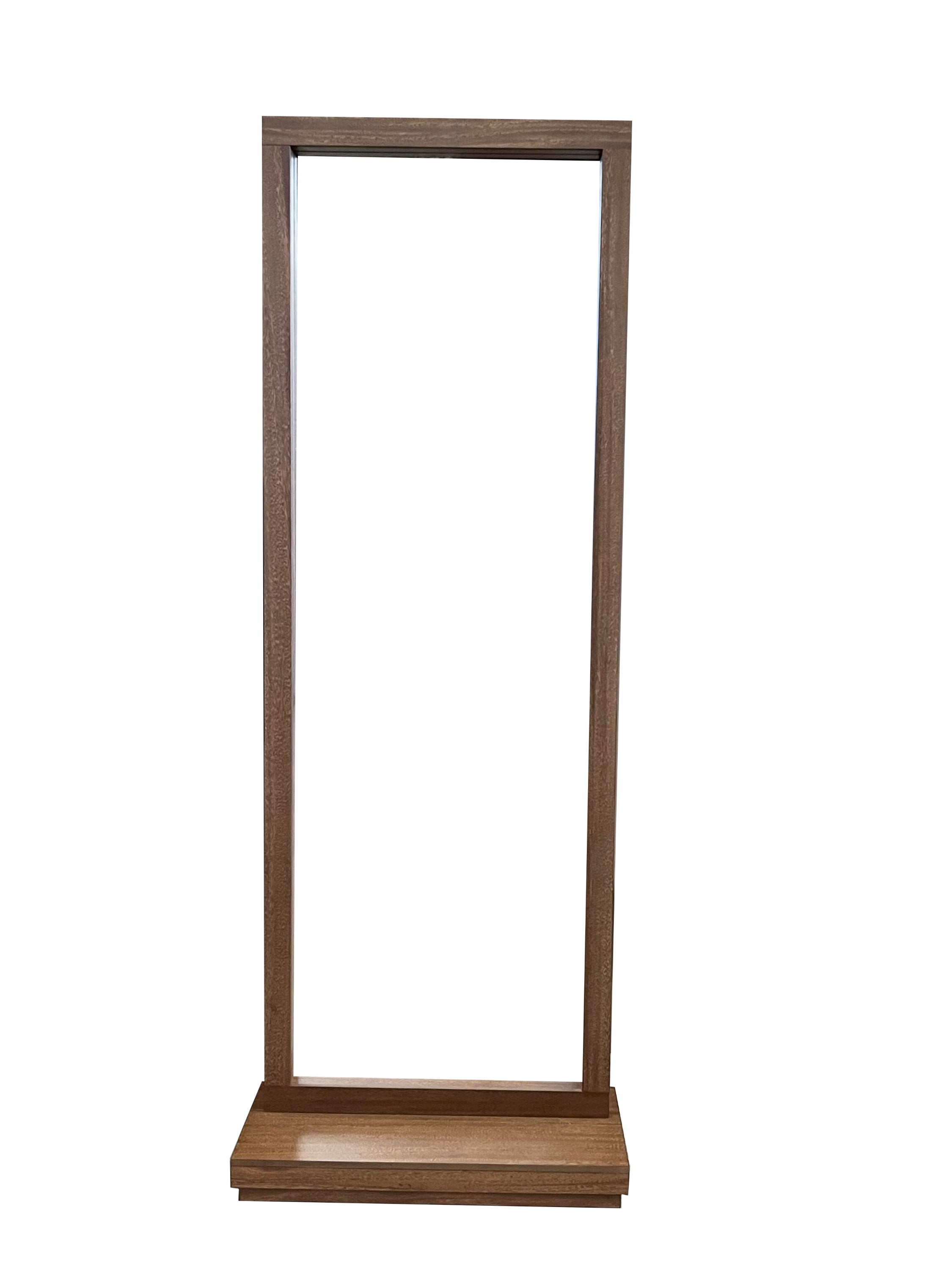 Espejo Loretta de estilo clásico con marco dorado y acabado brillante, ideal para decorar y ampliar espacios en el hogar.