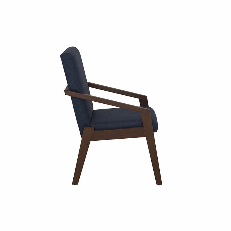 Silla de comedor Toledo de deurope.com.mx con estructura de madera y asiento tapizado en color neutro.