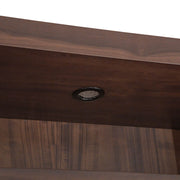 Mueble para TV Central Toledo de Deurope.com.mx en color oscuro con espacio para dispositivos electrónicos y almacenamiento.