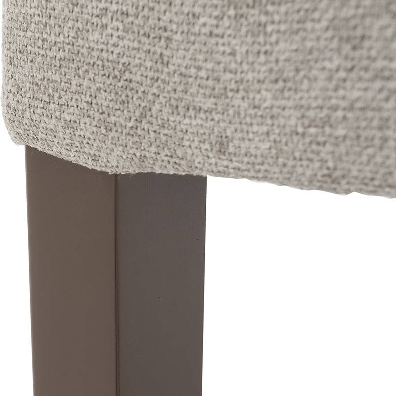 Banca para comedor Amara de Deurope en color café tabaco, de madera de pino con asiento y respaldo cómodos.