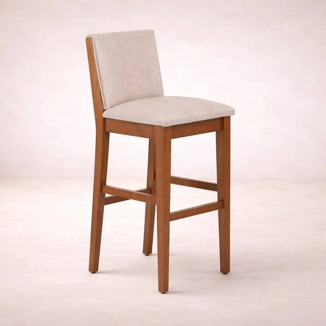 Juego de comedor Siena deurope.com.mx con bancos de madera en acabado almendra beige y tapiz de cuero sintético.