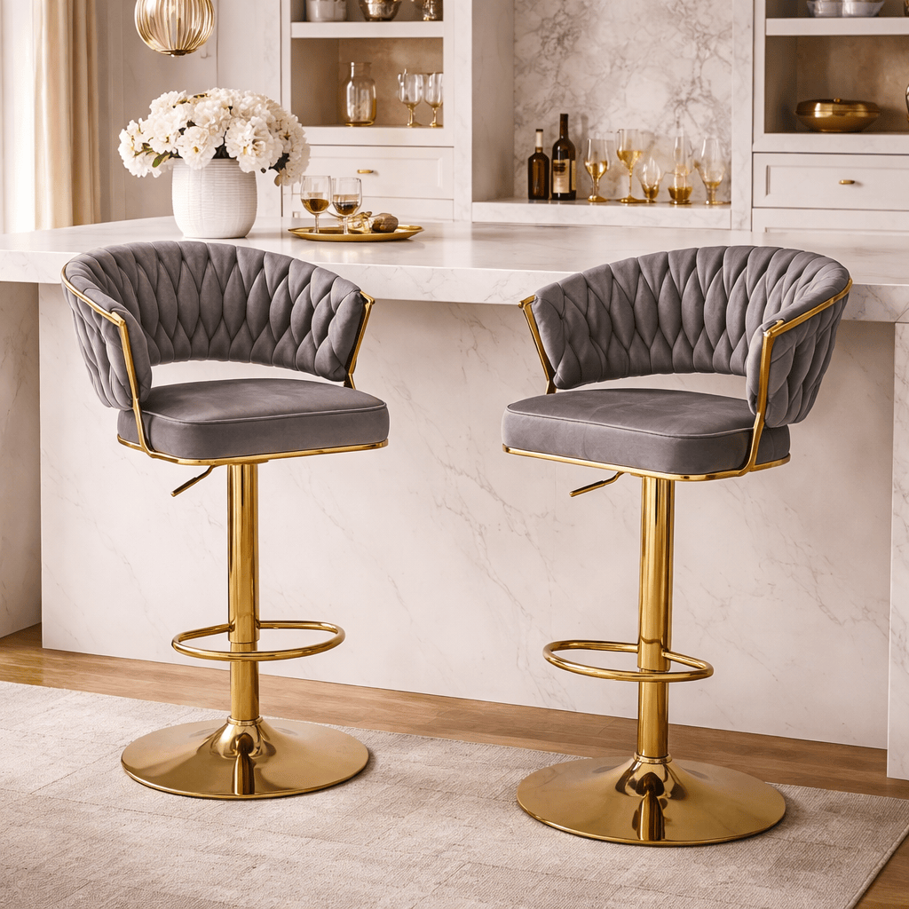 Banco Imperial de Deurope.com.mx con base de cromo, asiento de madera termoformada y tapizado de terciopelo gris, 50 cm de alto.