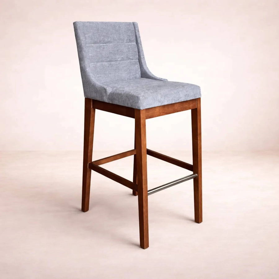 Banco para barra Bourbon deurope.com.mx en color gris, con asiento acolchado y diseño moderno para espacios de bar.