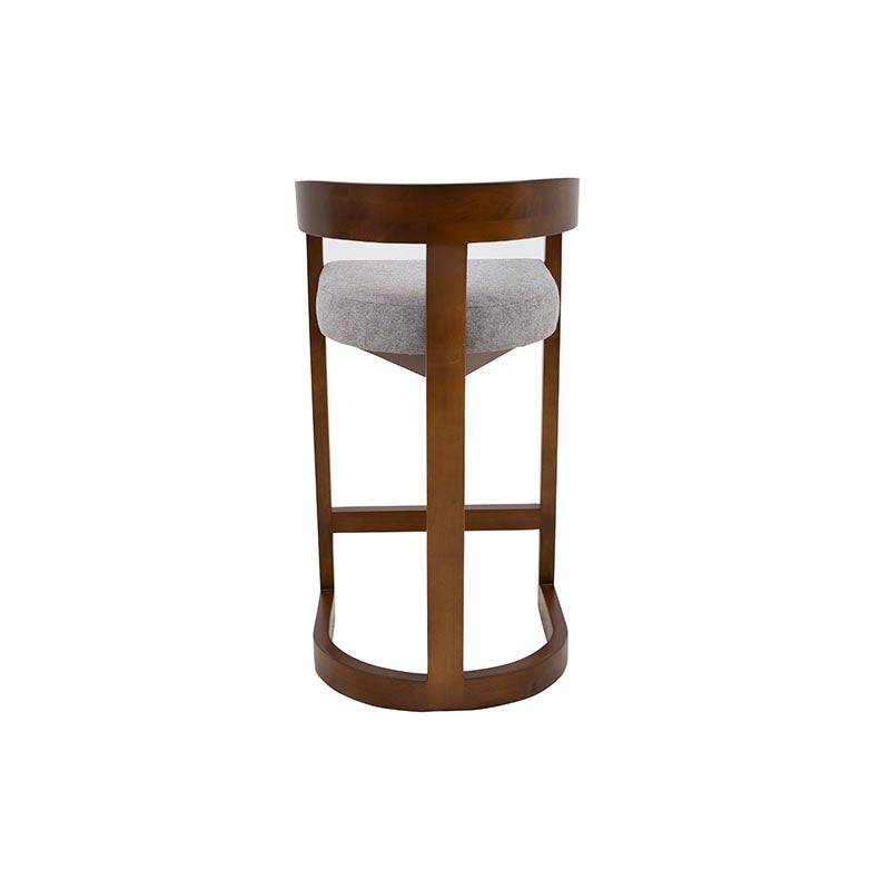Banco Jess de Deurope con estructura de madera de pino, chapa de nogal y tapizado en tela, mide 48 cm de alto y 100 cm de largo.