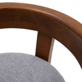 Juego de comedor Jess de Deurope con bancos de nogal y tapizado en tela, madera de pino, frente 48 cm, alto 100 cm, fondo 53 cm.