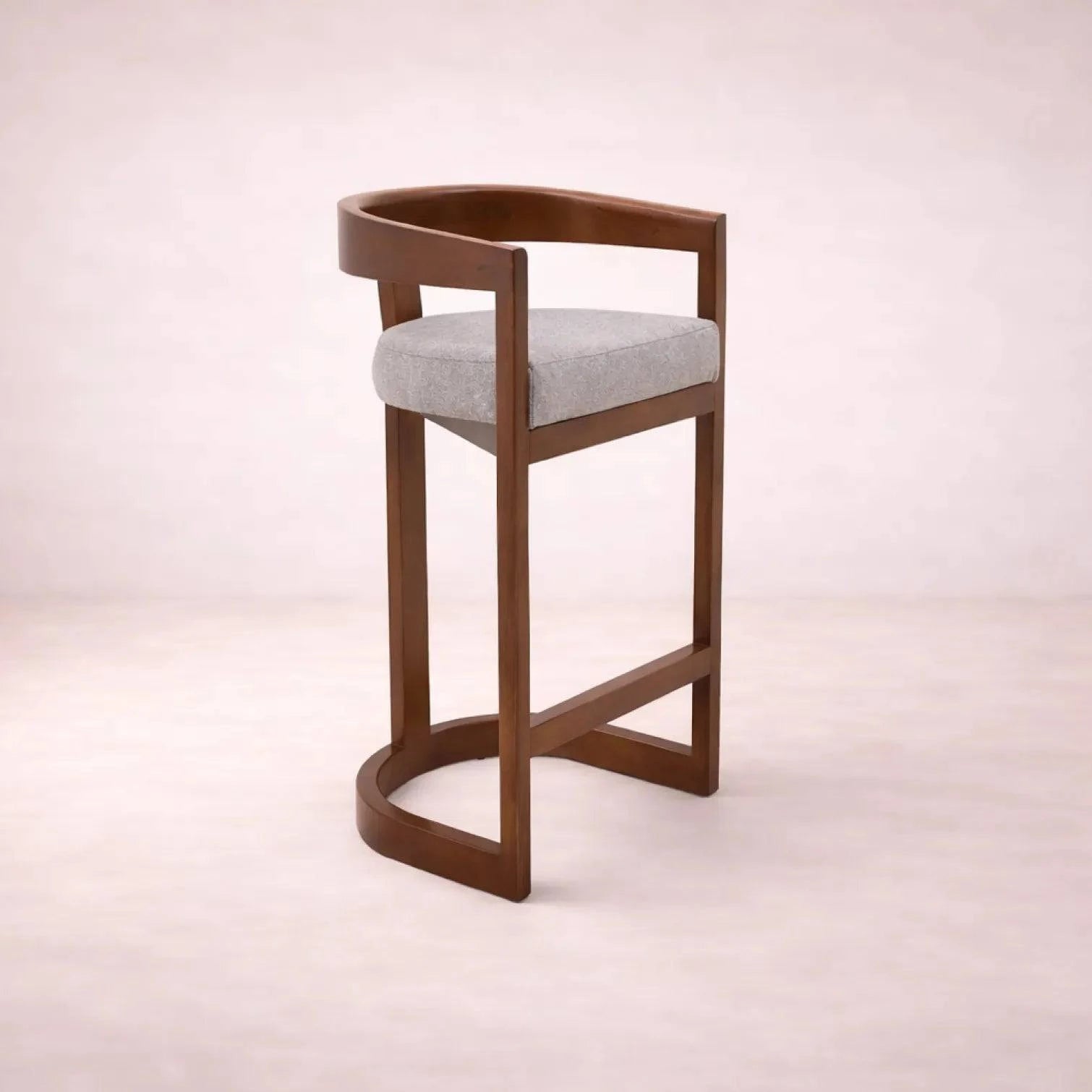 Banco Jess deurope.com.mx con estructura de madera de pino, tapizado en tela, mide 100 cm de largo y 48 cm de alto.