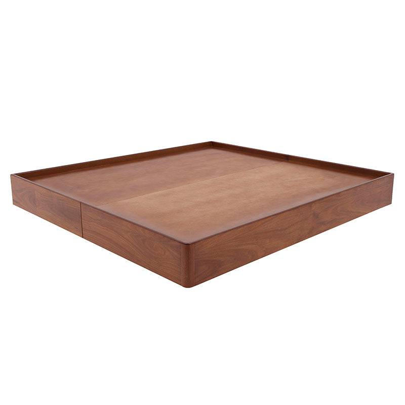 Base de cama Arezzo de madera chapada en tono claro, con diseño moderno y estructura resistente, mide 209 cm de ancho y 32 cm de alto.