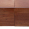 Base de cama Arezzo de madera de chapa natural clara, con diseño simple y elegante, de tamaño 209 cm x 198 cm y altura de 32 cm.