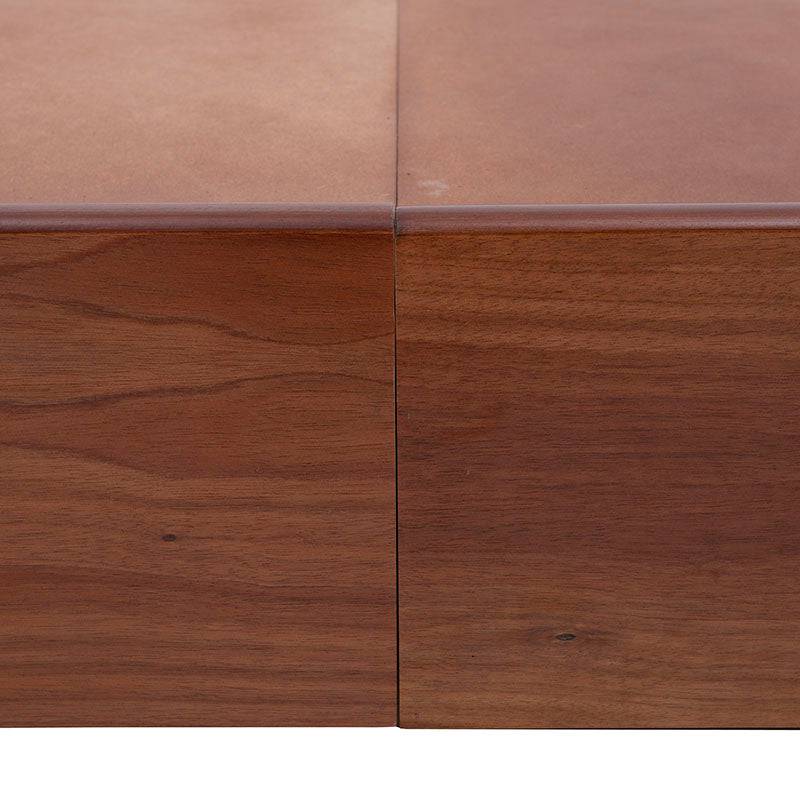Base de cama Arezzo de madera de chapa natural clara, con diseño simple y elegante, de tamaño 209 cm x 198 cm y altura de 32 cm.