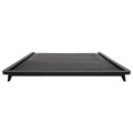 Base de cama Jess de madera de pino en color negro con acabado industrial, con dimensiones de 146 cm de frente y 25 cm de alto.
