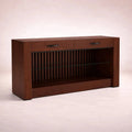 Juego de comedor con buffet Quetzal de madera de pino en acabado café, con diseño elegante y dimensiones completas.