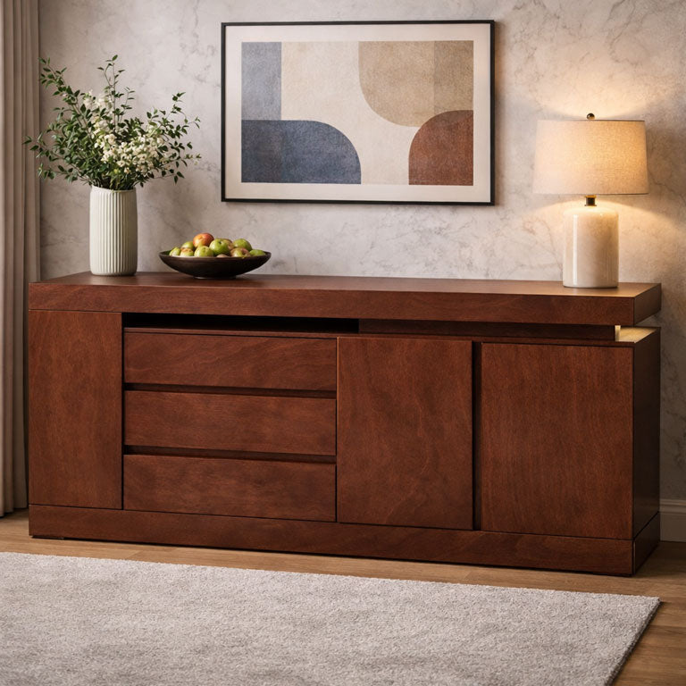 Buffet Tamayo de madera con acabado en chapa de caoba, con placa de mármol y dimensiones de 180 cm de ancho.
