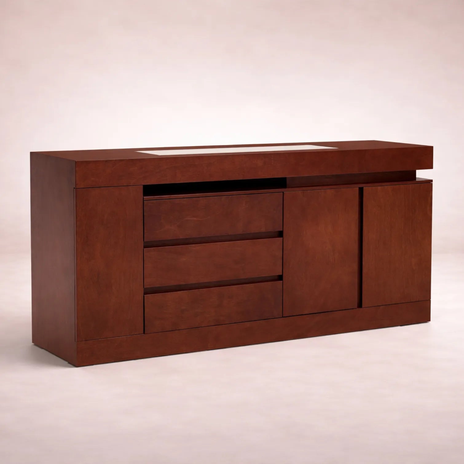 Buffet Tamayo de madera de caoba con chapa, placa de mármol y acabado en color tabaco, mide 180 cm de ancho, 80 cm de alto y 40 cm de fondo.