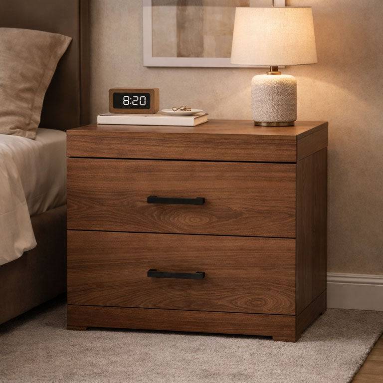 Buró de madera Alejandría de Deurope con acabado en chapa de nogal americano, frente y detalles en estilo industrial.