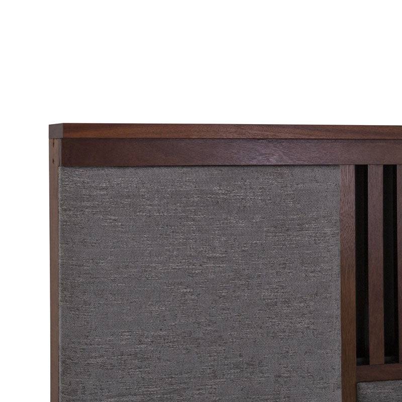 Cabecera Bourbon de estilo clásico, en color madera clara, ideal para dormitorios modernos y elegantes.