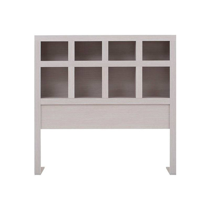 Cabecera Picasso de madera industrial gris claro con diseño moderno, mide 142 cm de ancho y 140 cm de alto.