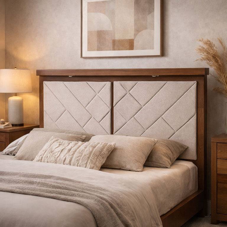 Cabecera Alejandría de madera nogal y tapiz en tela beige, cama de 200 cm, estilo industrial y elegante.