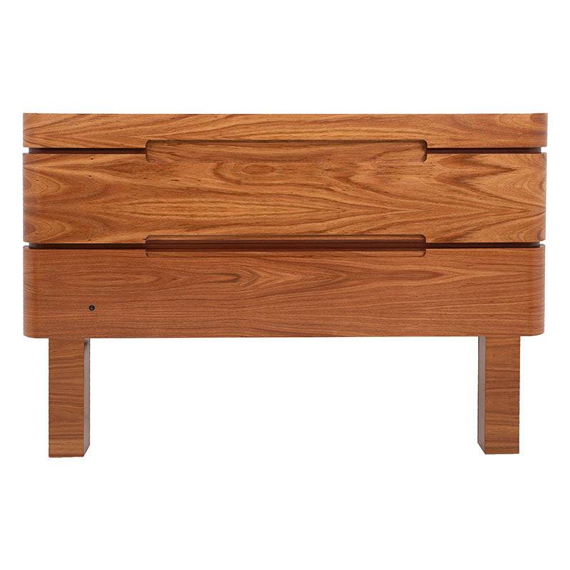 Cabecera Arezzo de Deurope en madera de nogal con chapa, 201 cm de ancho, 151 cm de alto y 20 cm de fondo.
