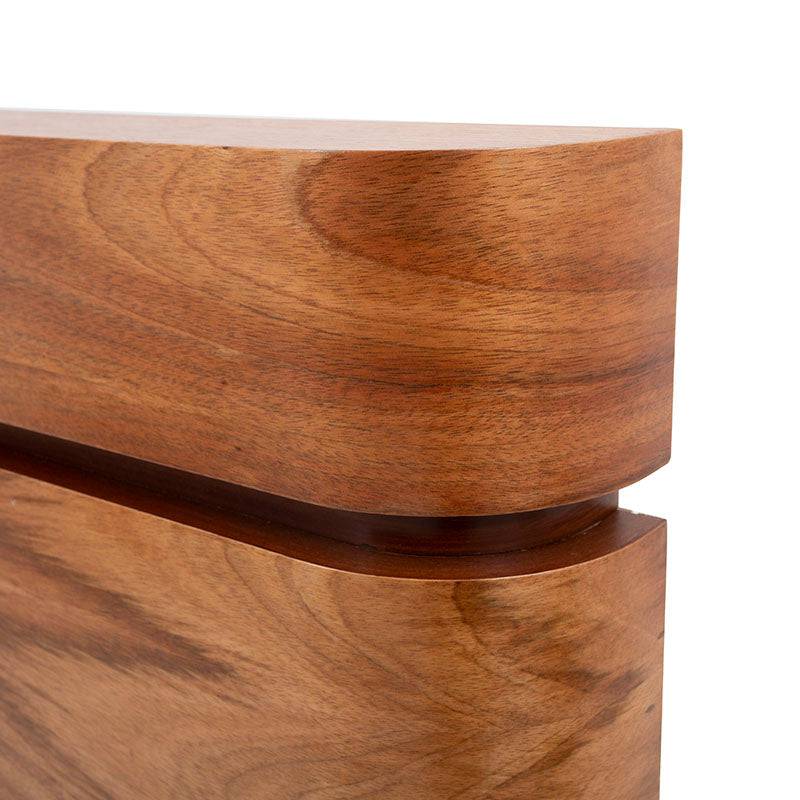 Cabecera Arezzo de madera de nogal con acabado de chapa, 201 cm de ancho, 151 cm de alto y 20 cm de fondo.