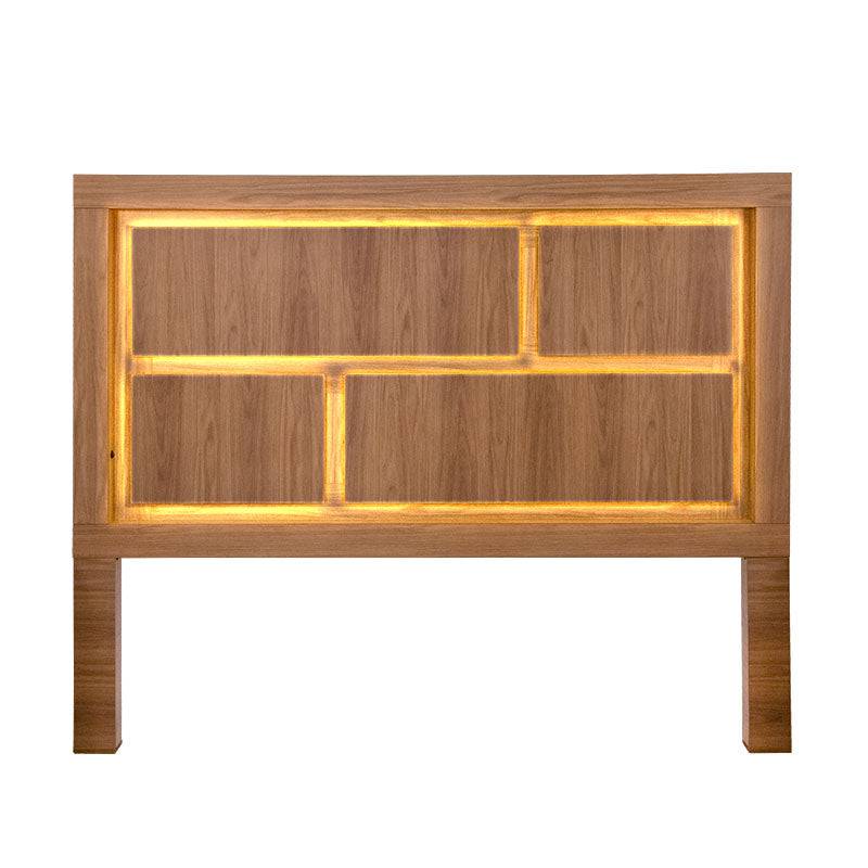 Cabecera Allure de madera MDF en color nogal, de aproximadamente 200 cm de ancho y 166.5 cm de alto, para cama moderna.