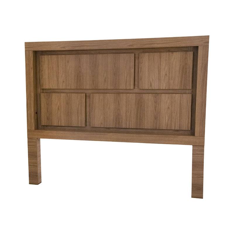 Cabecera Allure de madera MDF con acabado en melamina, frente de 200 cm y altura de 166.5 cm, en color nogal.