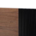 Cabecera Jess de Deurope en madera de pino con acabado nogal negro, 146 cm de ancho, 120 cm de alto y 5 cm de fondo.