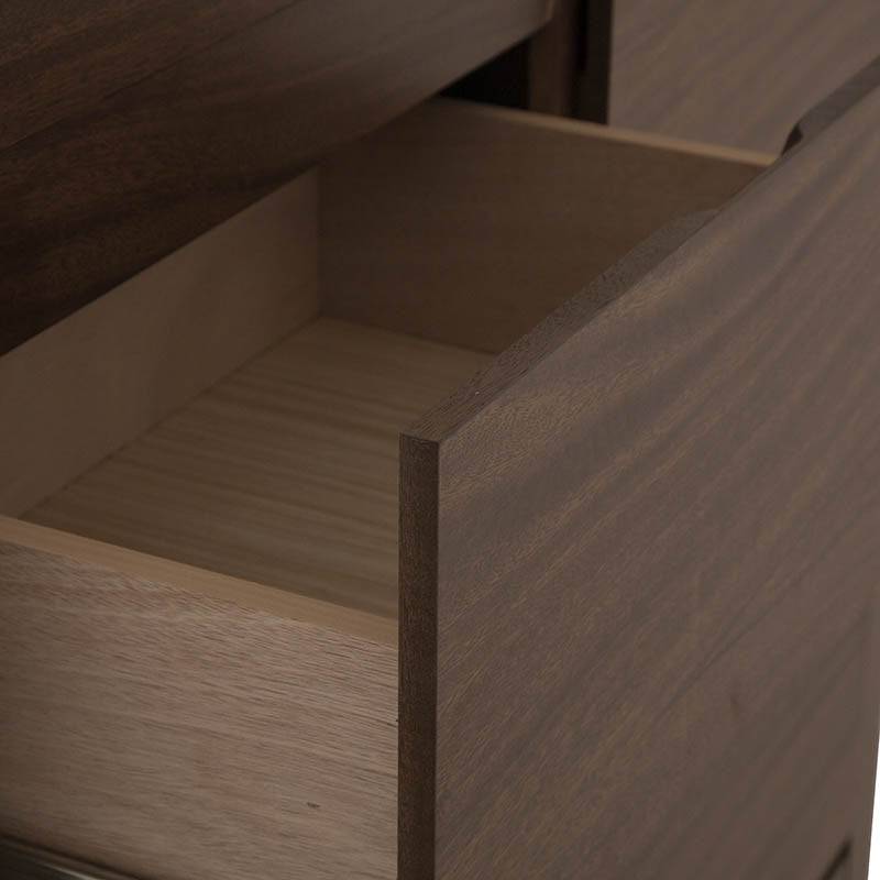 Cajonera Loretta de madera oscura, mueble de almacenamiento con varias gavetas, estilo moderno y funcional para el hogar.