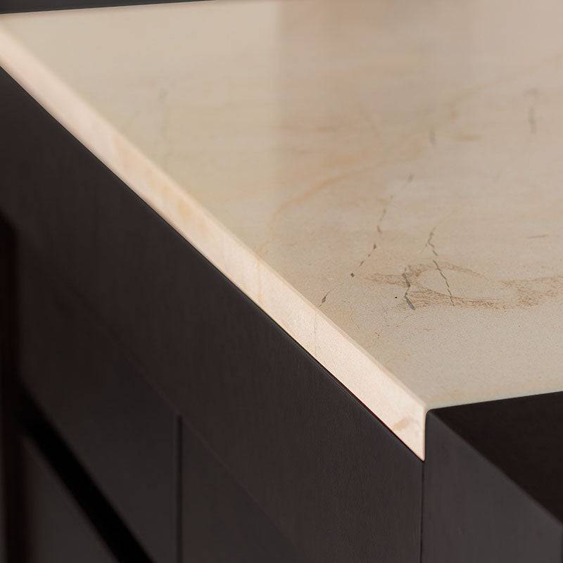 Cajonera Mond de Deurope en madera de caoba con acabado en tabaco, 80x120x40 cm, con cajones y detalles en mármol.