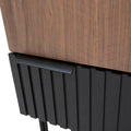 Mueble para bar Jess de madera de pino y nogal negro, con puertas y estantes en acabado industrial, 80 cm de ancho.