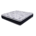 Colchón king size Restonic Winn con funda de tela tafeta hipoalergénica, en color claro, con medidas de 200x190x40 cm.