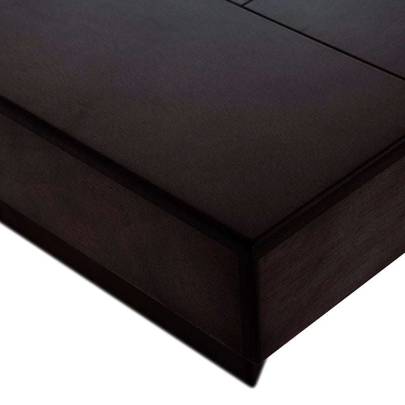 Mesa de comedor Quebec de madera de banak y chapa de encino y okume, en color café nogal, con dimensiones de 210x78x110 cm.