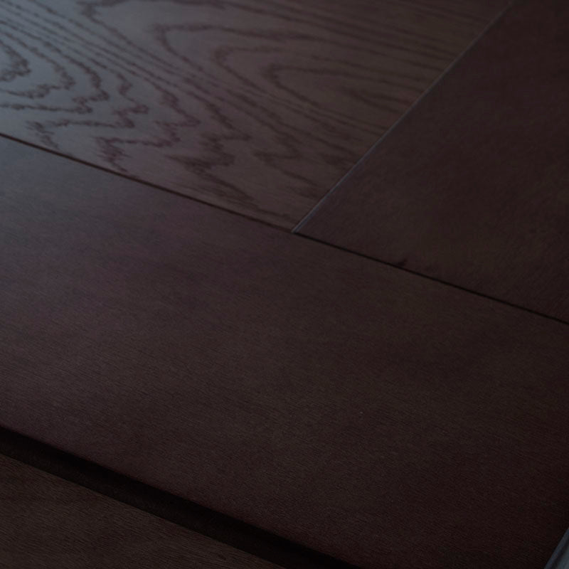 Mesa de comedor Quebec de madera de Nogal, encino y okumé, con acabado en nogal, de 210 cm de largo y 78 cm de alto.