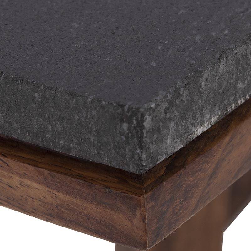 Mesa de comedor Montecarlo de madera de parota con superficie de granito natural, en acabado café, vista frontal.
