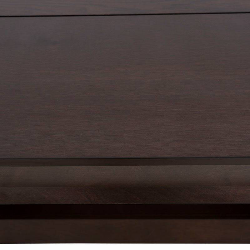 Mesa de comedor Creta II de chapa de okume en color tabaco, con superficie de 210 cm de largo y estructura moderna.