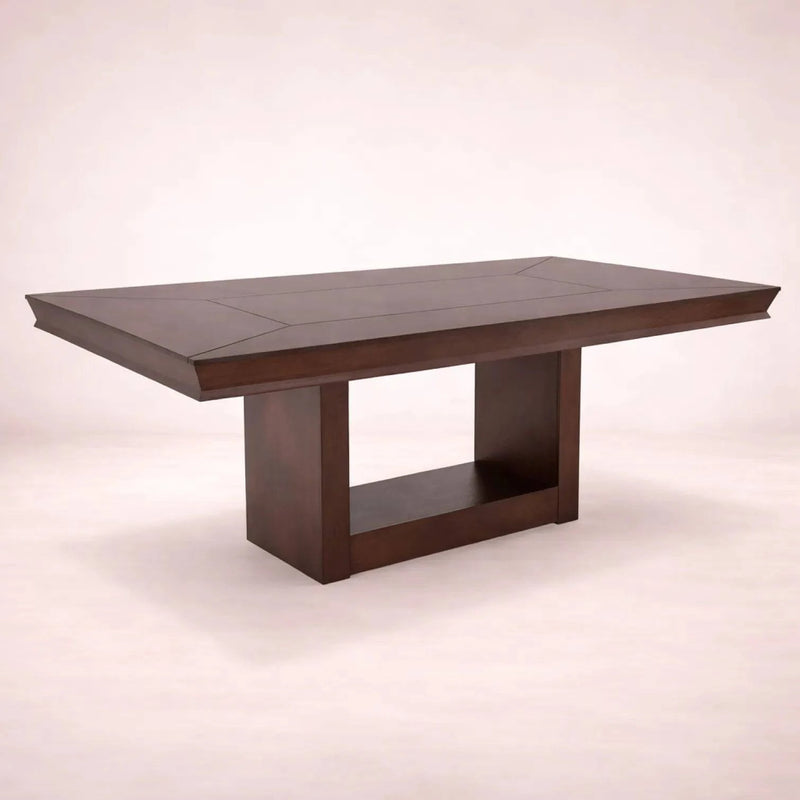 Mesa de comedor Creta II de deurope.com.mx, con chapa de okumé en color tabaco, superficie rectangular y patas robustas.