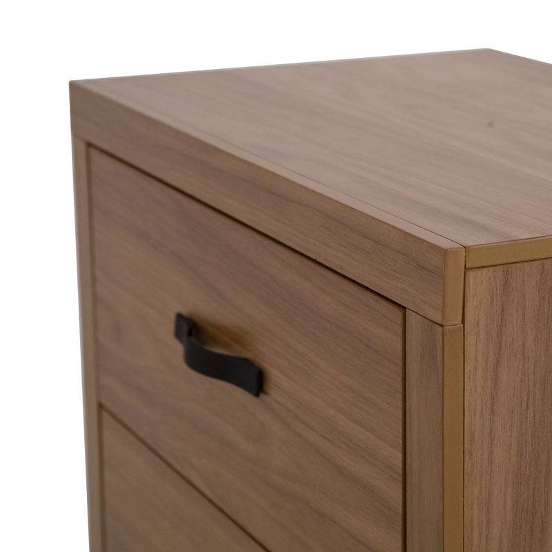 Cómoda Allure de madera MDF en color nogal con 60 cm de ancho y 118 cm de alto, diseñada por deurope.com.mx.