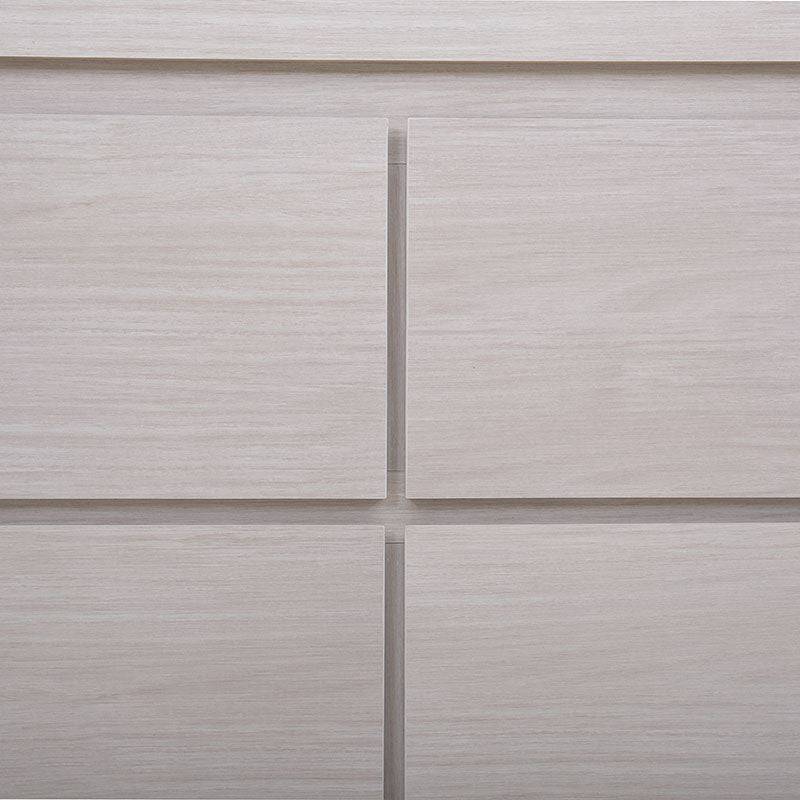 Cómoda Picasso de color gris claro con estructura de madera industrial, 136 cm de ancho, 92 cm de alto y 43 cm de fondo.