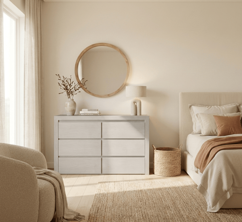 Cómoda Picasso de madera industrializada en color gris claro, con estructura moderna y dimensiones de 136x92x43 cm.
