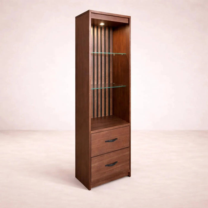 Exhibidor de madera Bourbon de Deurope.com.mx con estantes abiertos para exhibir libros o decoraciones.