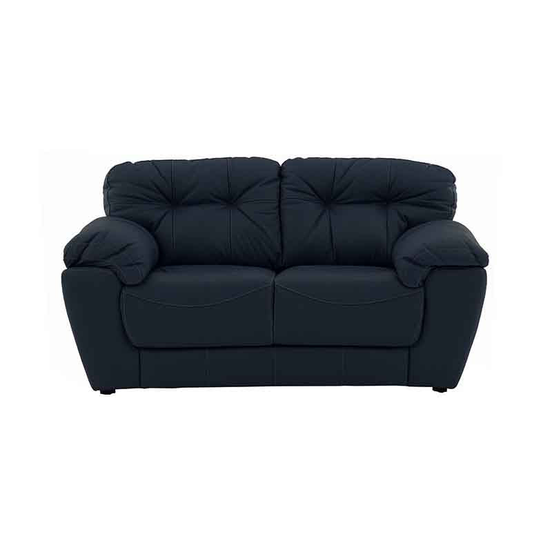 Sofá loveseat Carter de cuero moka, con diseño moderno y acabado en piel, visible desde el frente, dimensiones 169x90x88 cm.