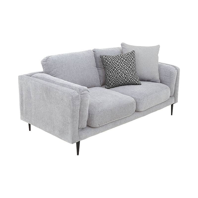 Sofá loveseat Alessandra en tapiz negro con diseño acolchado, tamaño 176 cm de ancho, 80 cm de alto y 93 cm de fondo.