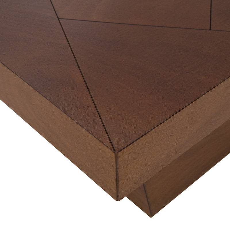 Mesa de centro Quetzal de Deurope, con acabado en chapas de okumé y tzalam, frente de 120 cm y altura de 42 cm.